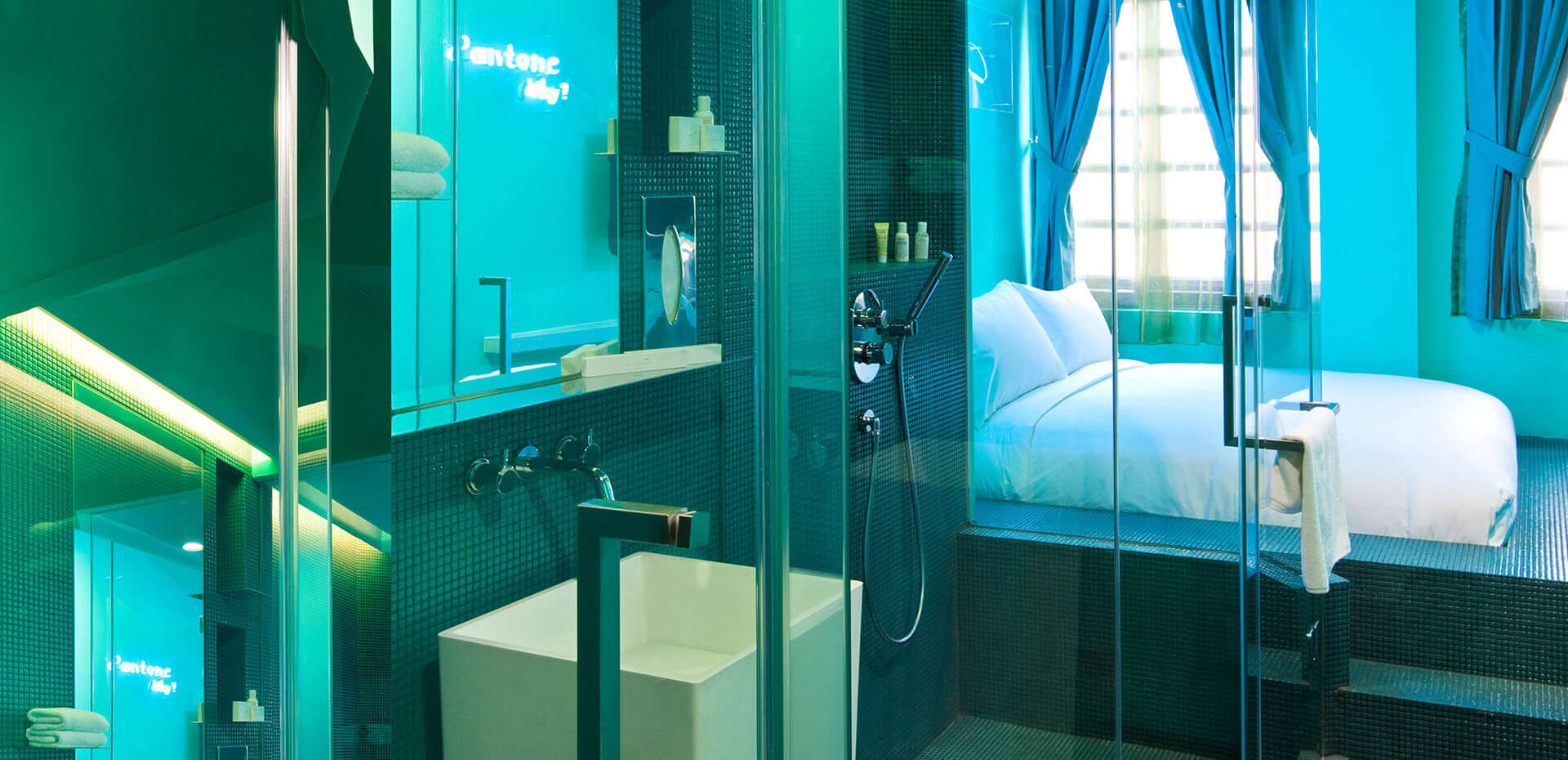 wanderlust-pantone-cyan