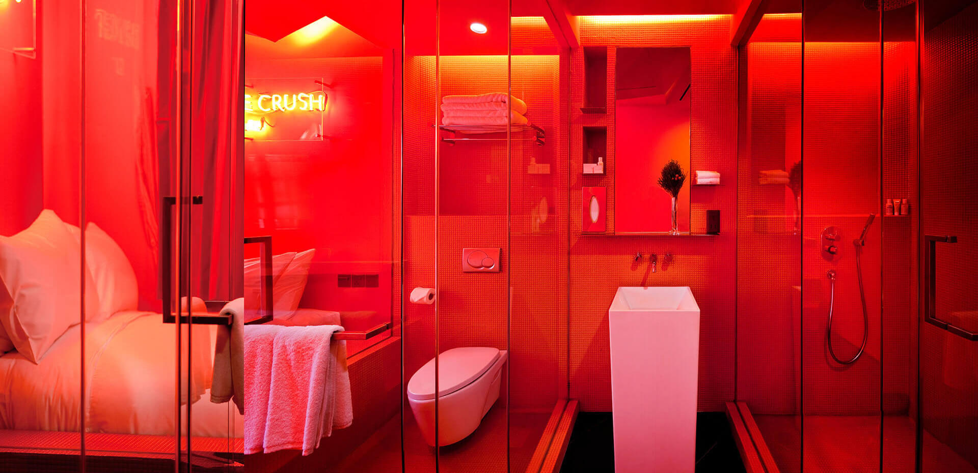 wanderlust-pantone-red